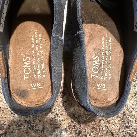 TOMS LEILA MULES Size 8 Gray Suede Stacked Block Heel Mules Slip On - Picture 6 of 9